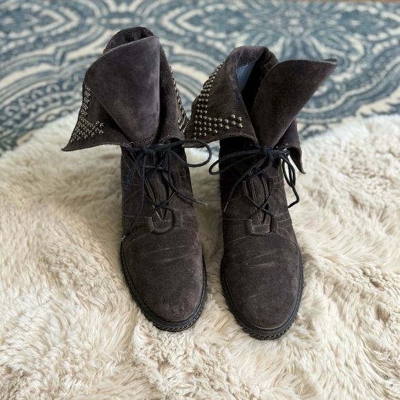 Stuart Weitzman Yadastud Chain-Link Fold Down Studded Ankle Grey Suede Size 7 - Picture 15 of 17